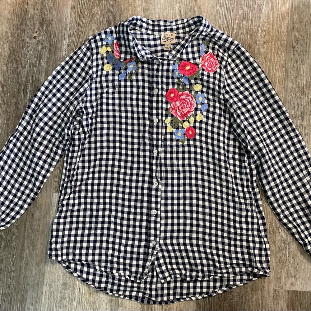 3/$25 Como Vintage button up top Medium